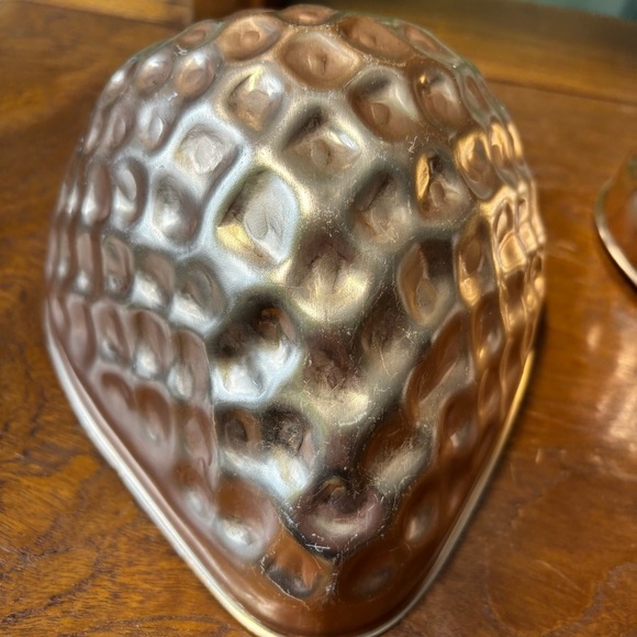 Set of 2 copper tone aluminum strawberry shaped jelly molds 4 cup capacity - Picture 4 of 10